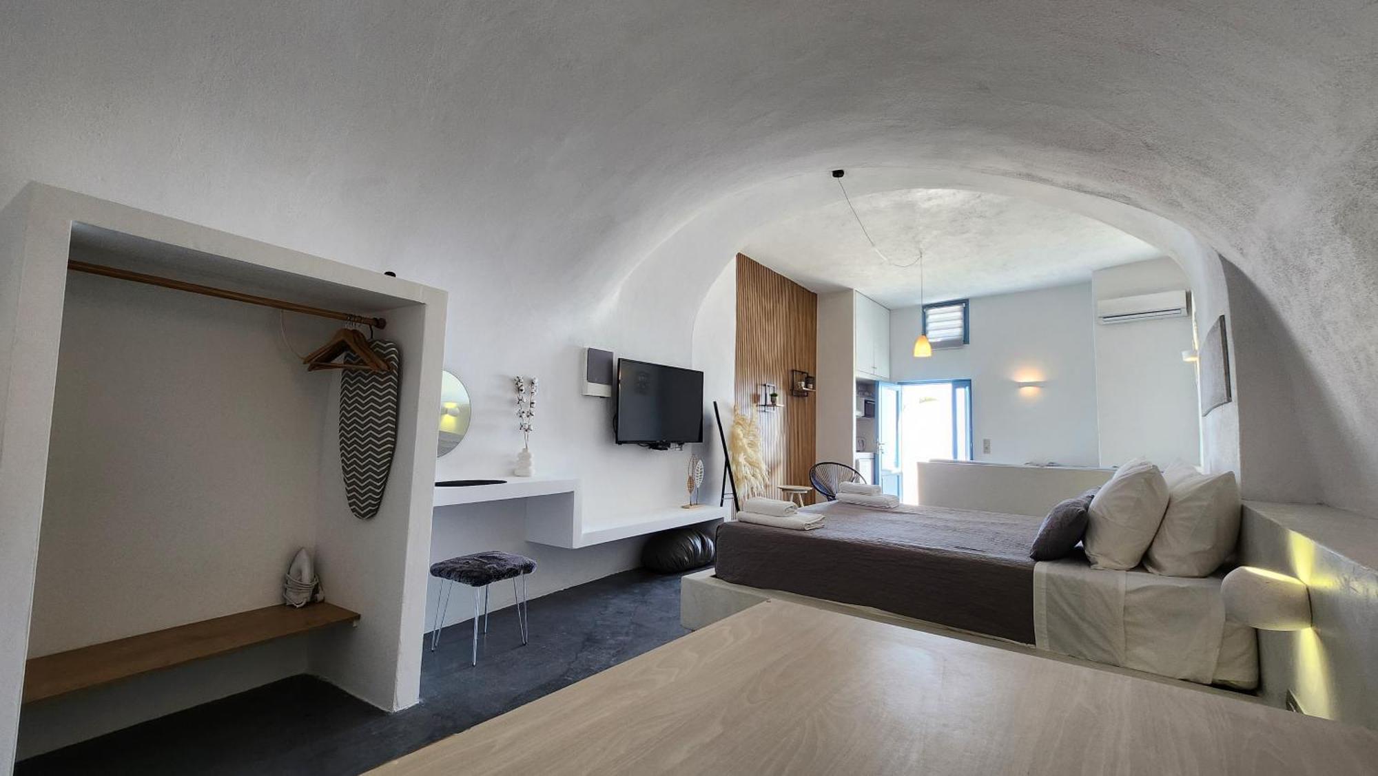 Euphoria Suites & Deluxe Studios Тира Экстерьер фото