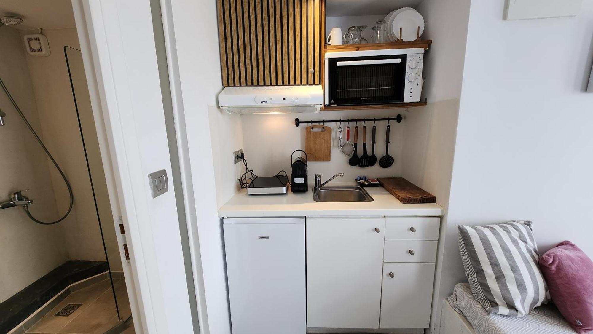 Euphoria Suites & Deluxe Studios Тира Экстерьер фото