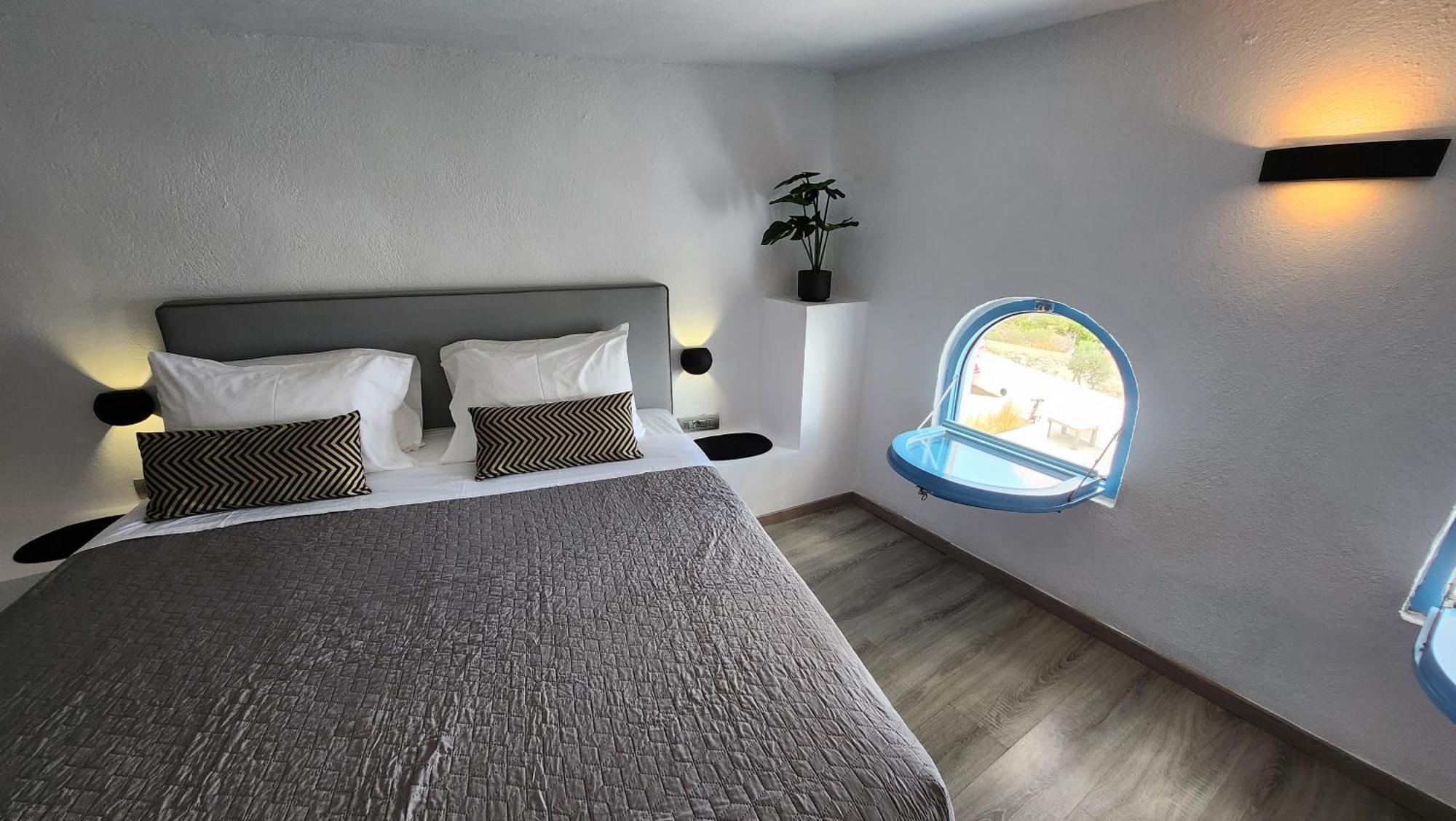 Euphoria Suites & Deluxe Studios Тира Экстерьер фото