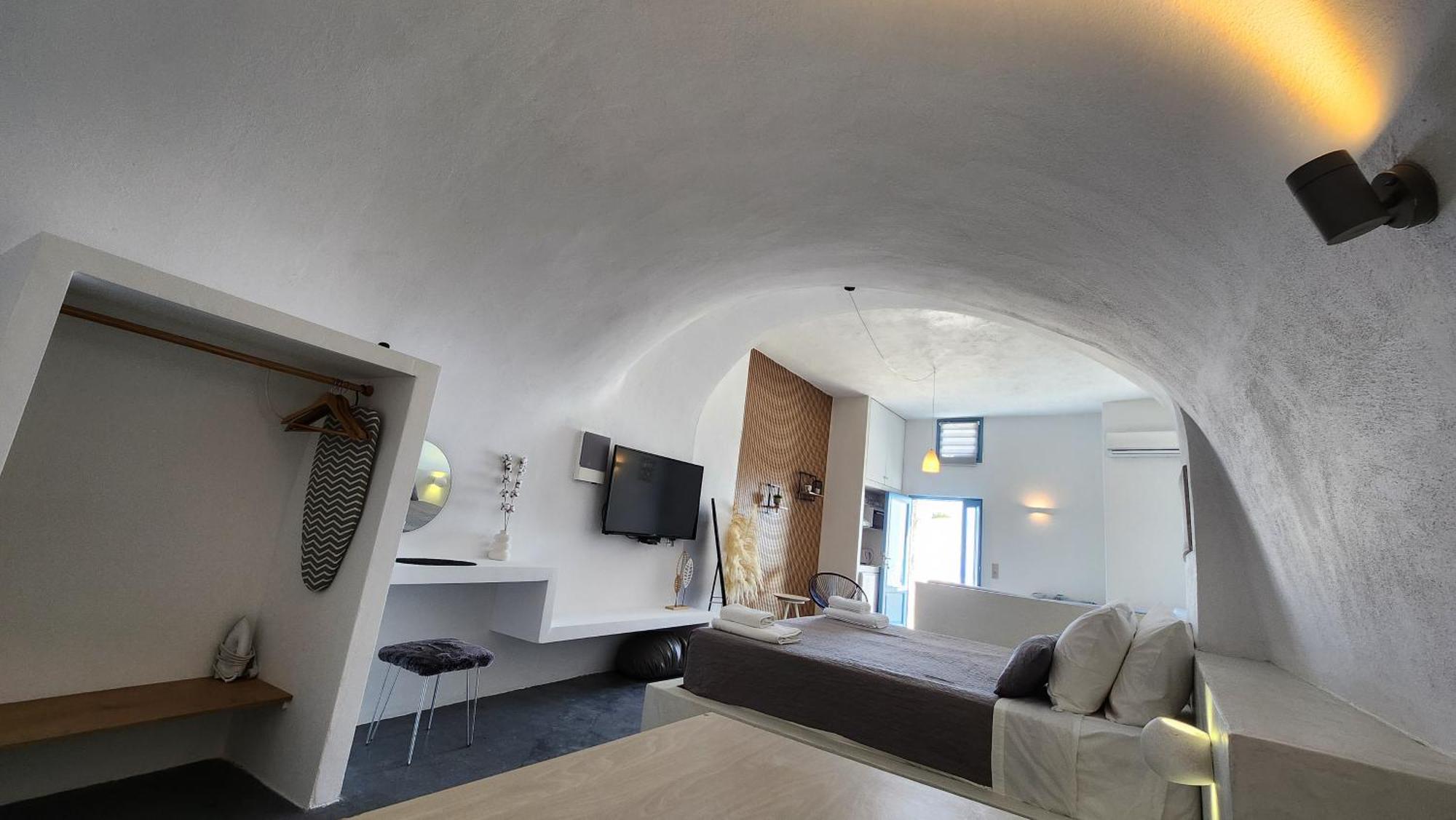 Euphoria Suites & Deluxe Studios Тира Экстерьер фото