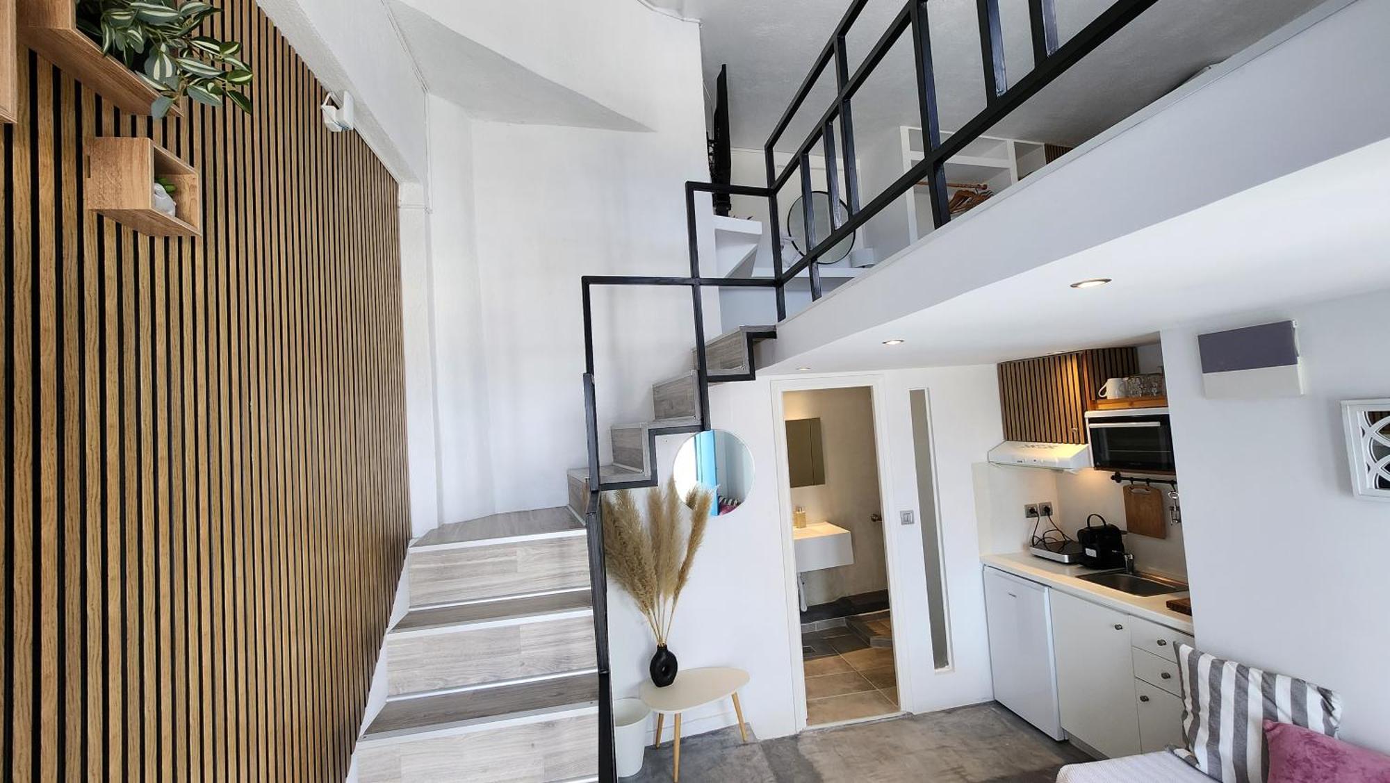 Euphoria Suites & Deluxe Studios Тира Экстерьер фото