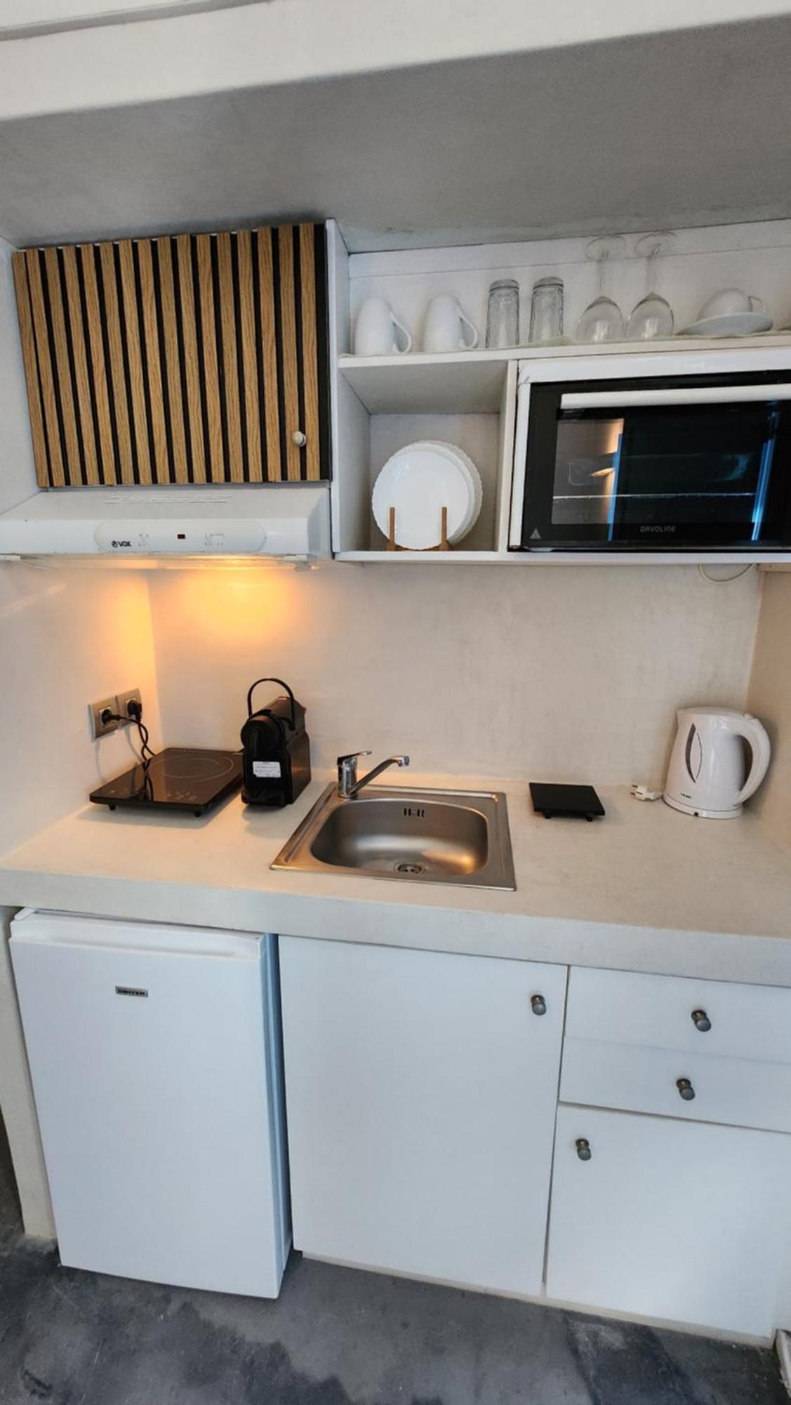 Euphoria Suites & Deluxe Studios Тира Экстерьер фото