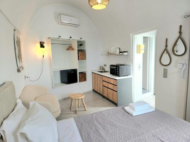 Euphoria Suites & Deluxe Studios Тира Экстерьер фото