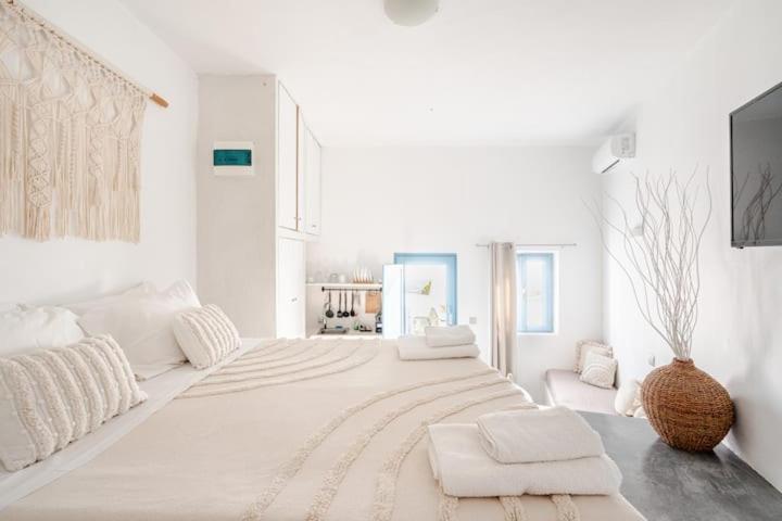 Euphoria Suites & Deluxe Studios Тира Экстерьер фото